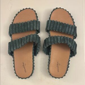 Universal Thread Green Ruched Slide Sandals